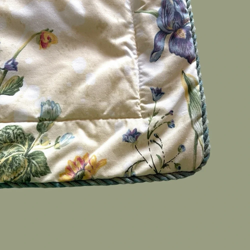 Sheridan‎ Australia 2 Std Shams Front Padded White Magnolia on Green 25.5